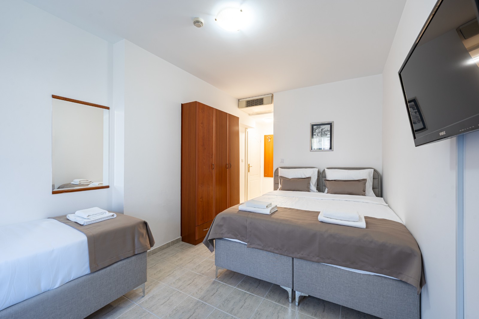 Mountain View Triple Room